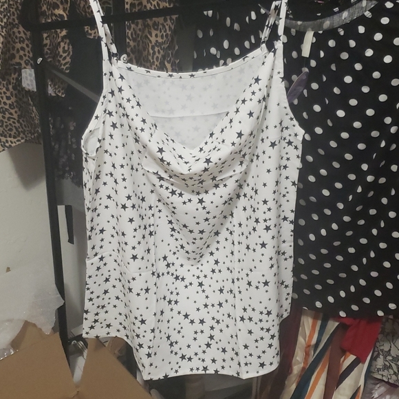 🍭💙S left New boutique star cowl neck tank - Picture 5 of 6